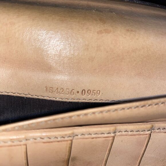 Authentic Gucci GG Logo Ling Clutch Wallet - Picture 9 of 10